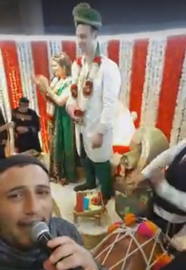 לאון בן עמי עושה שמח לחתן כלה (צילום: פייסבוק)